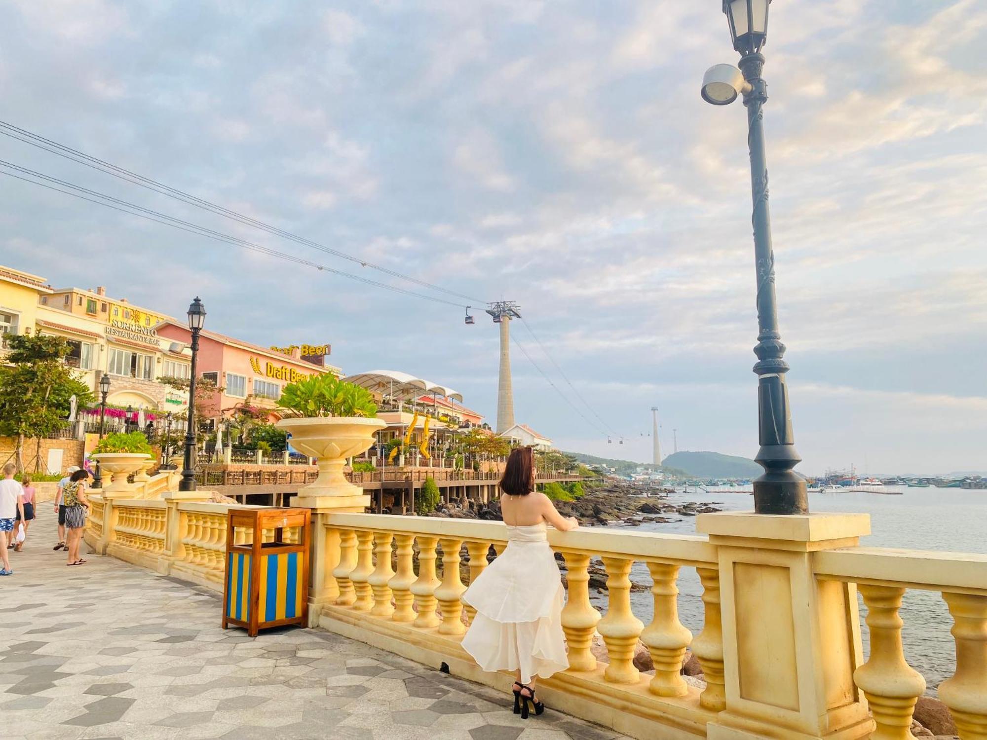 Khach San Chia Khoa Vang - Mien Phi 2 Xe Dap 1 Phong Tham Quan Dia Trung Hai - Tt Hoang Hon Hotell Phu Quoc Exteriör bild